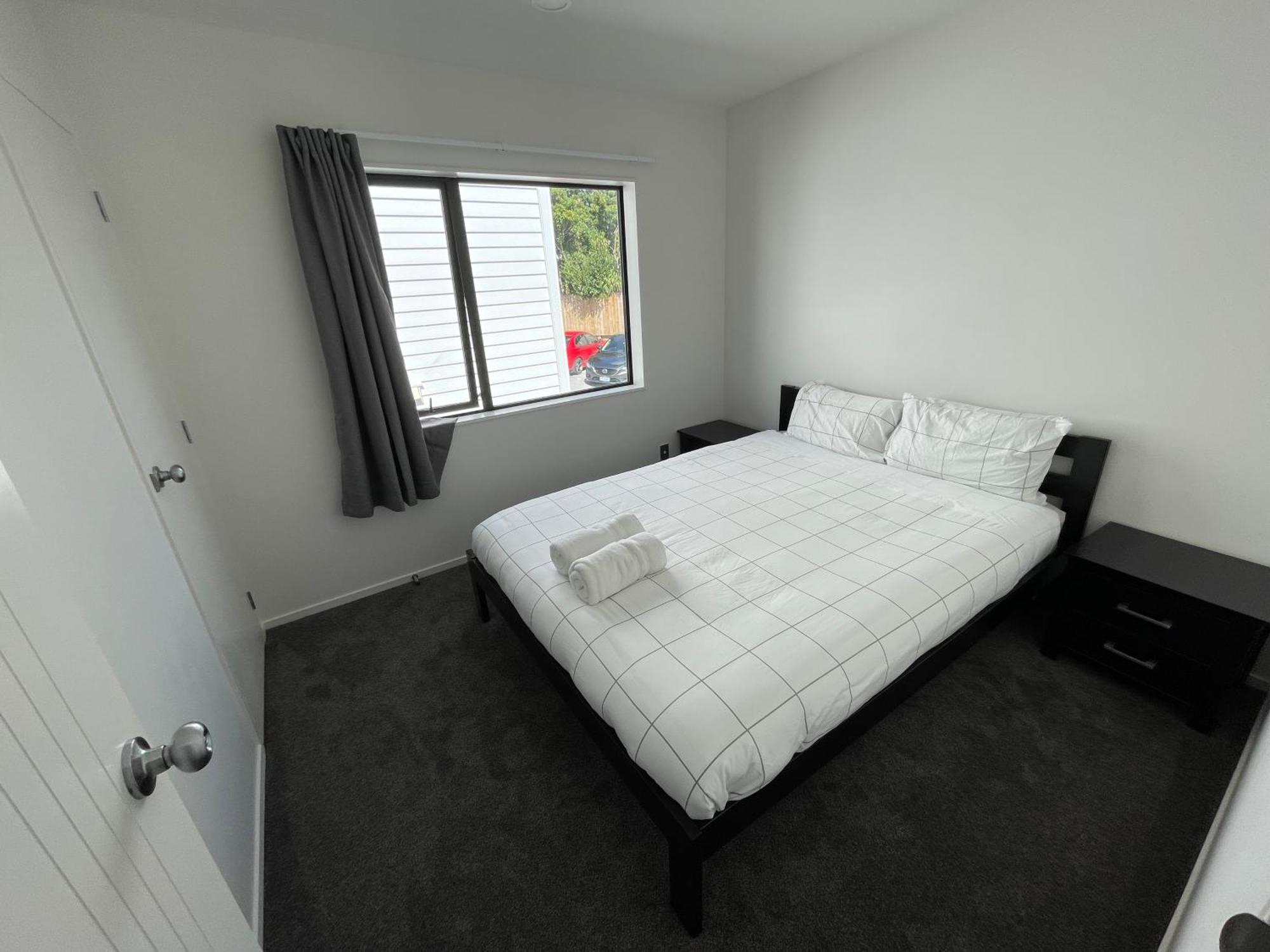 Modern Home By The Reserve Auckland Exteriör bild