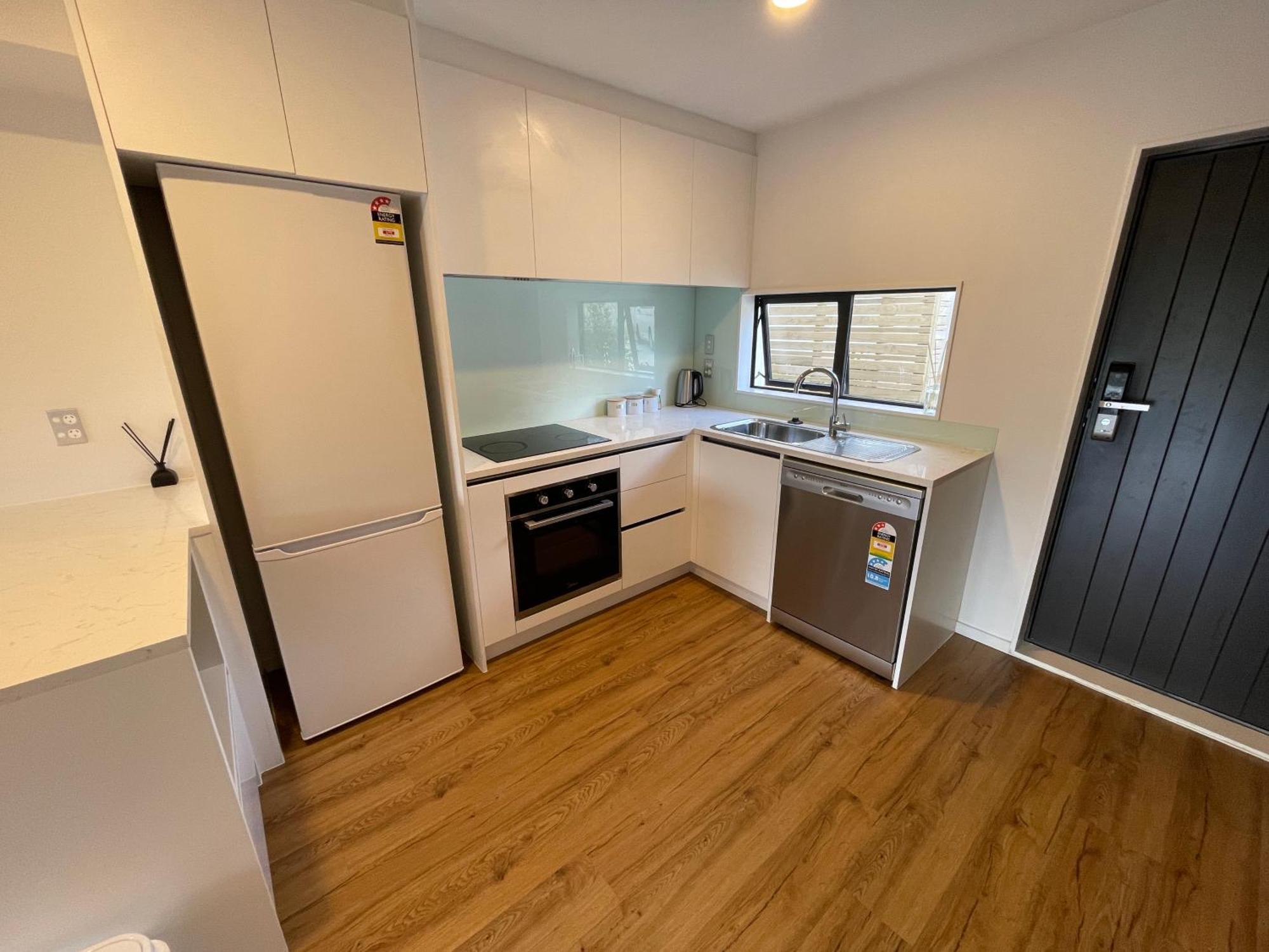 Modern Home By The Reserve Auckland Exteriör bild